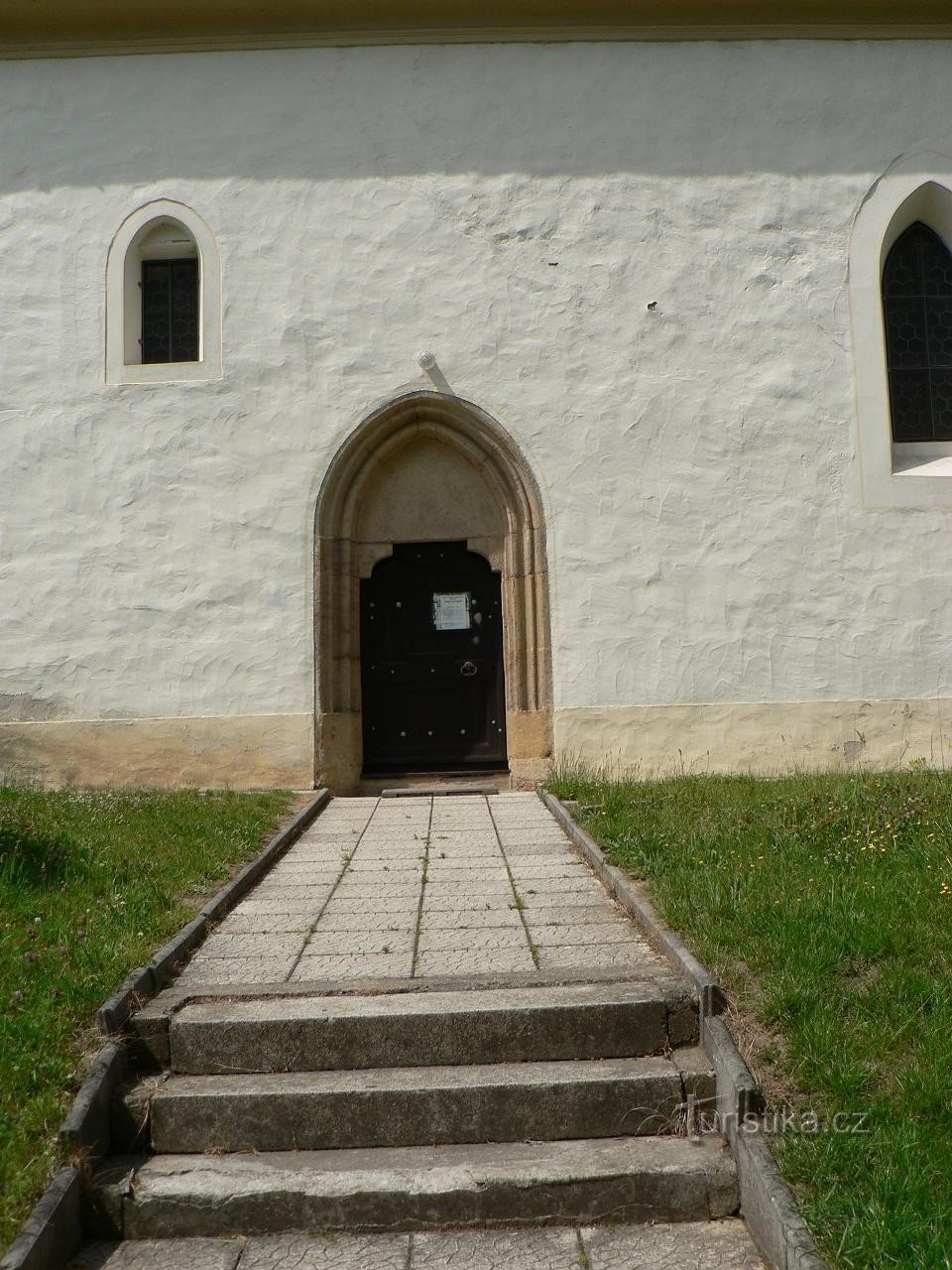 Crkva Svih Svetih, glavni ulaz