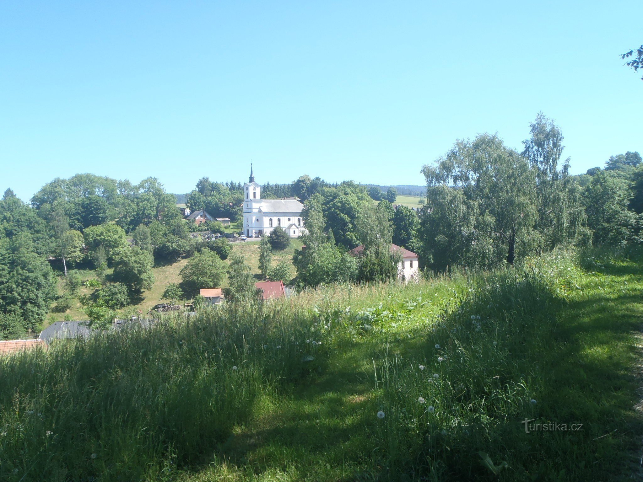 Церква здалеку