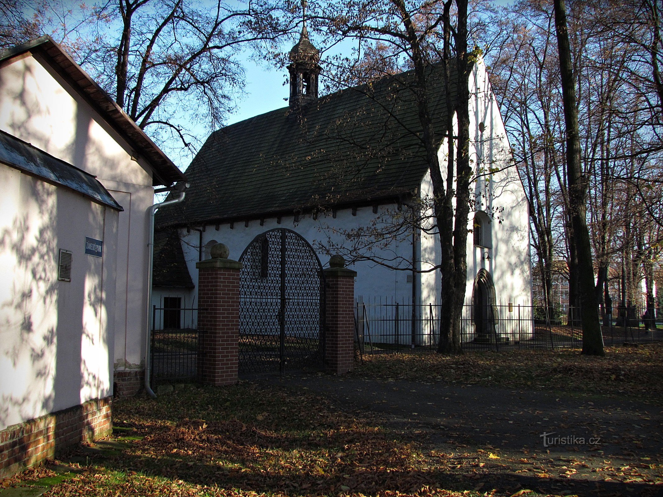 kerk vanaf het park