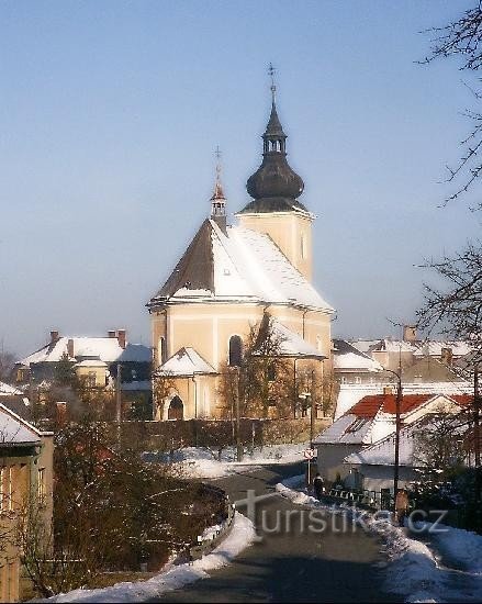 教会、冬景色