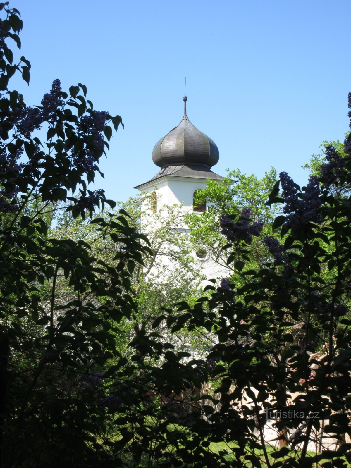 La început, biserica nu era foarte vizibilă