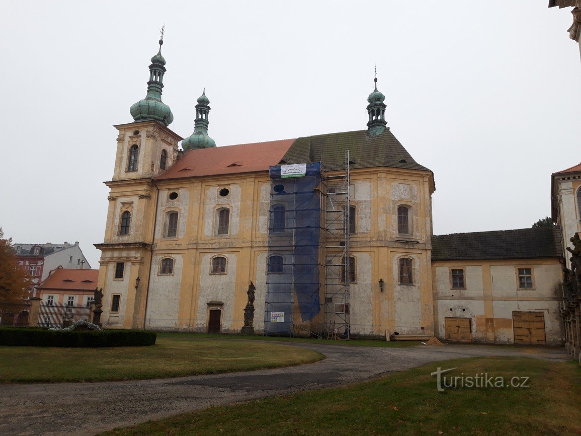 Kostel Zvěstování Panny Marie v městečku Duchcov