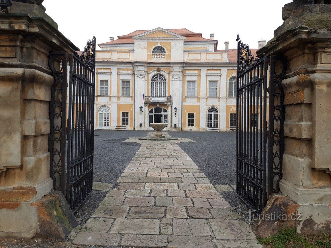 Igreja da Anunciação da Virgem Maria na cidade de Duchcov