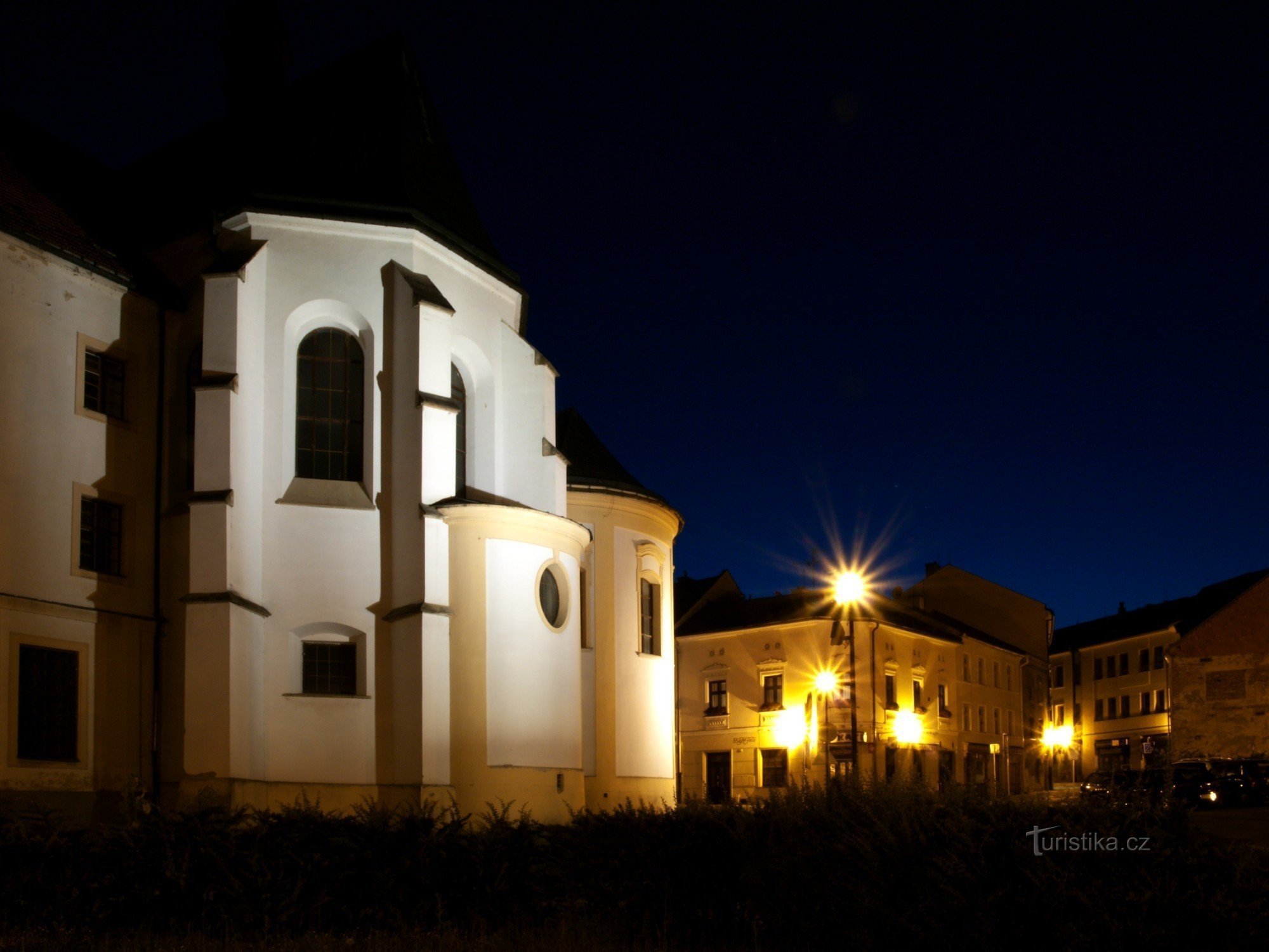 Biserica Buna Vestire a Fecioarei Maria noaptea