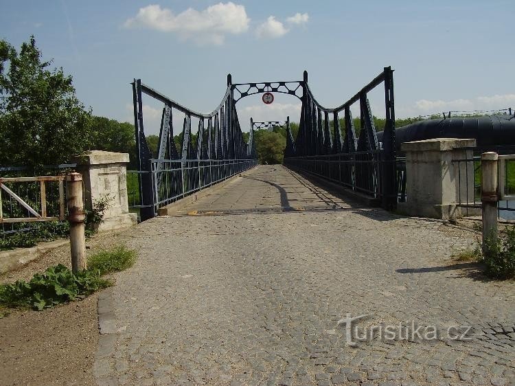 Kostelany nad Moravou: Híd a Morava folyón