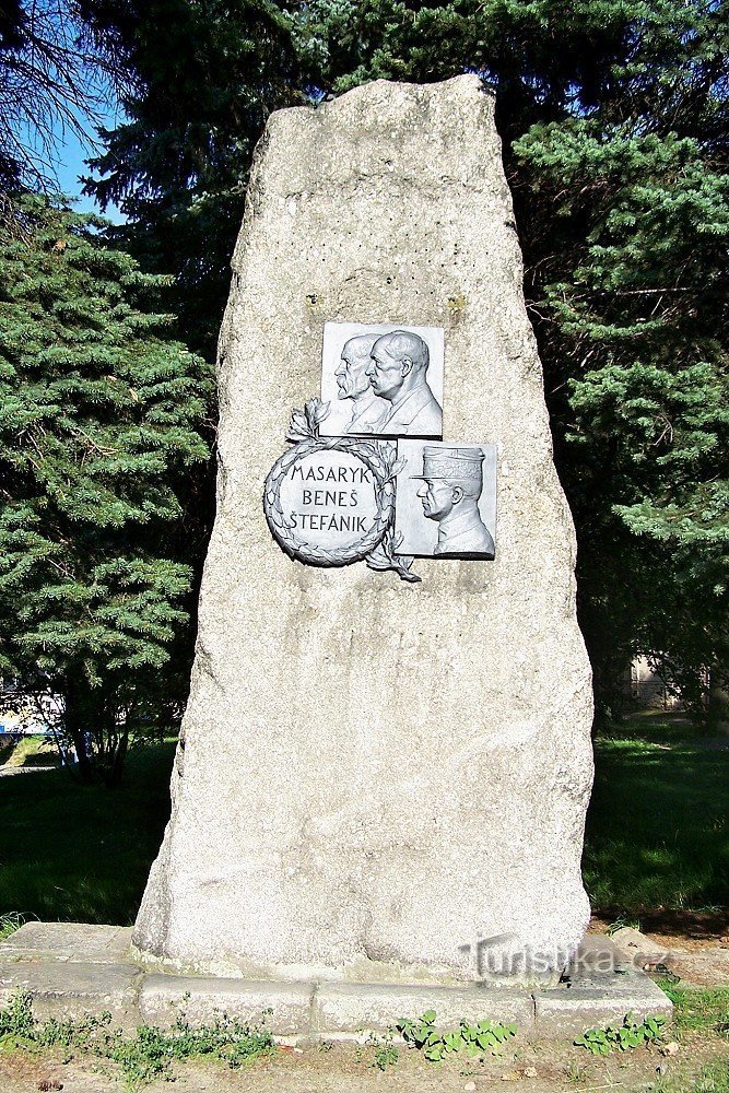 Kostelec nad Černými lesy - Monument till Masaryk, Beneš och Štefánik