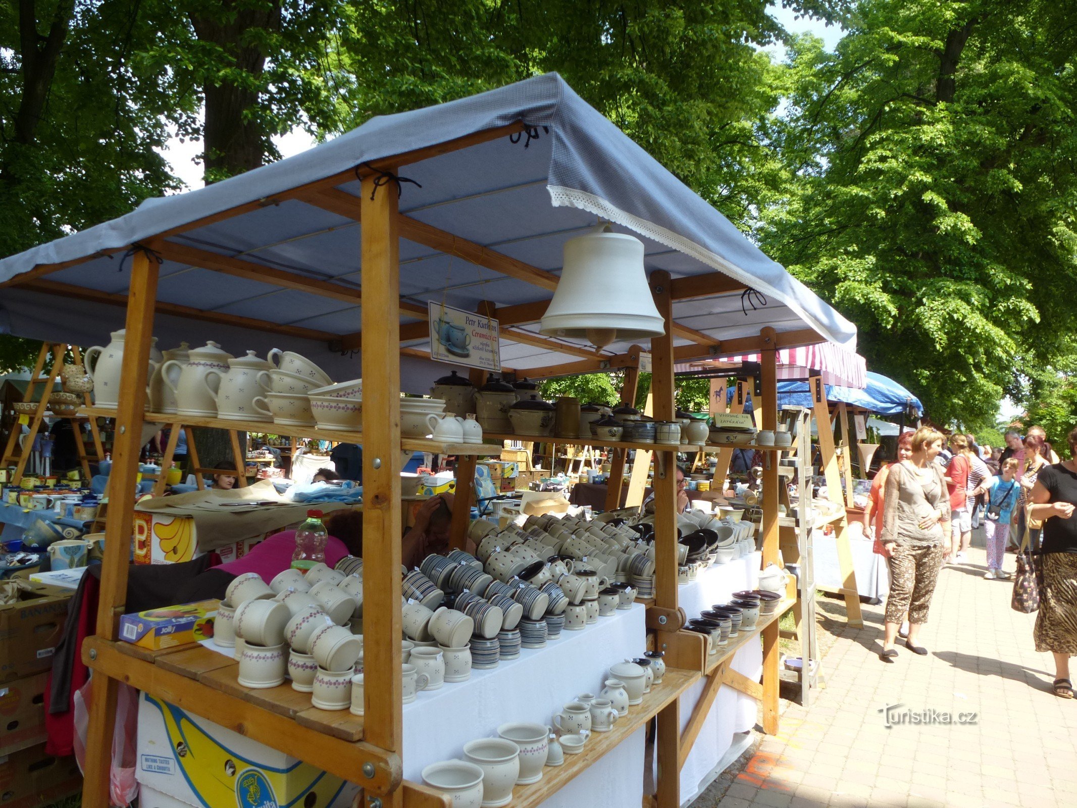 Kostelec nad Černými lesy - 伝統的な陶器の日 - 28 年目