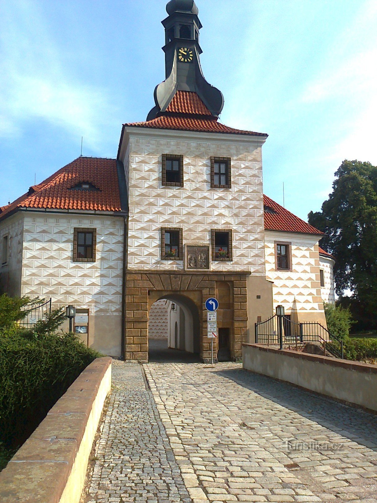 Kostelec nad Černý lesy - castello, ingresso