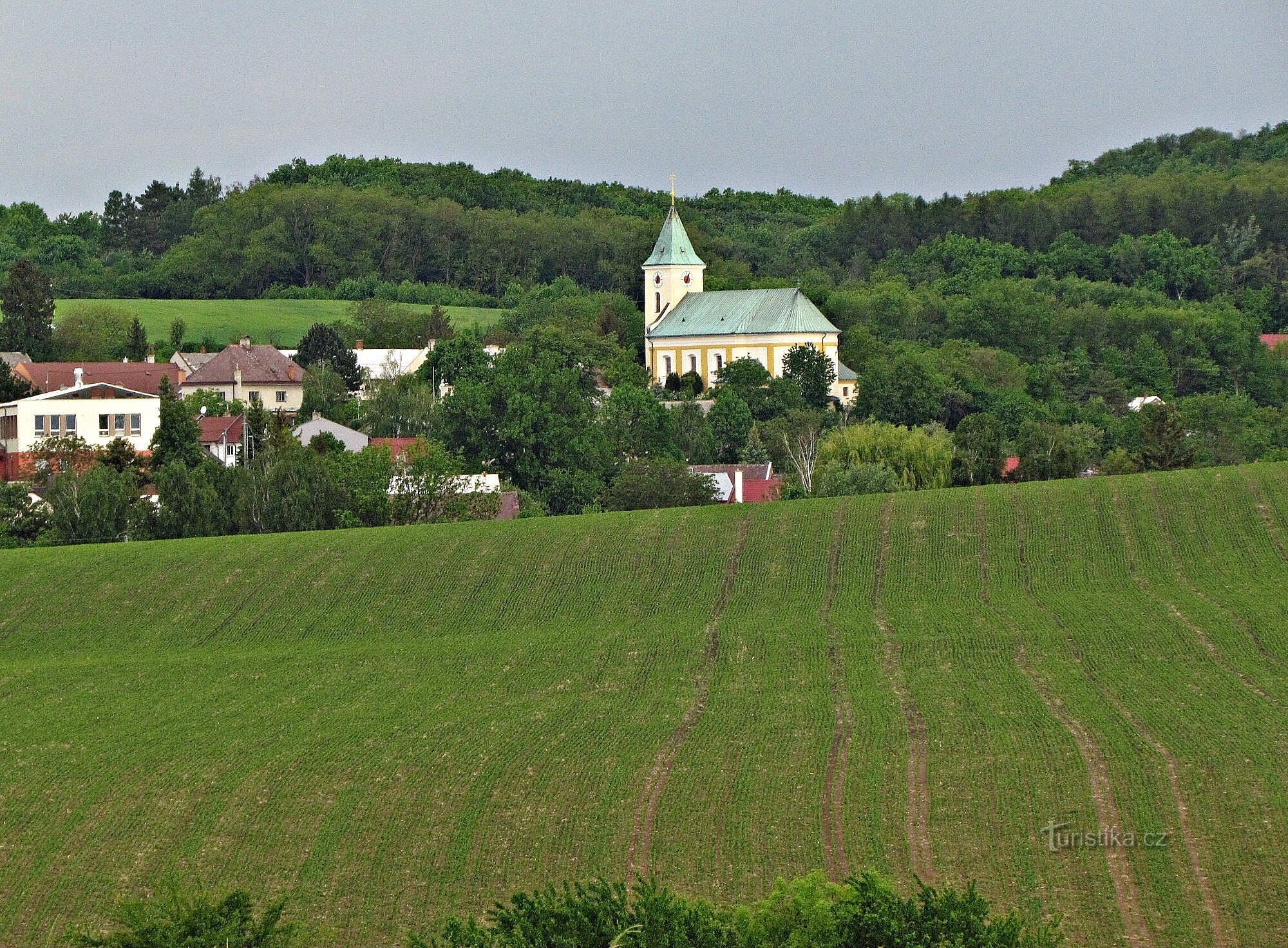 Kostelec nära Holešov - kyrkan St Peter och Paul