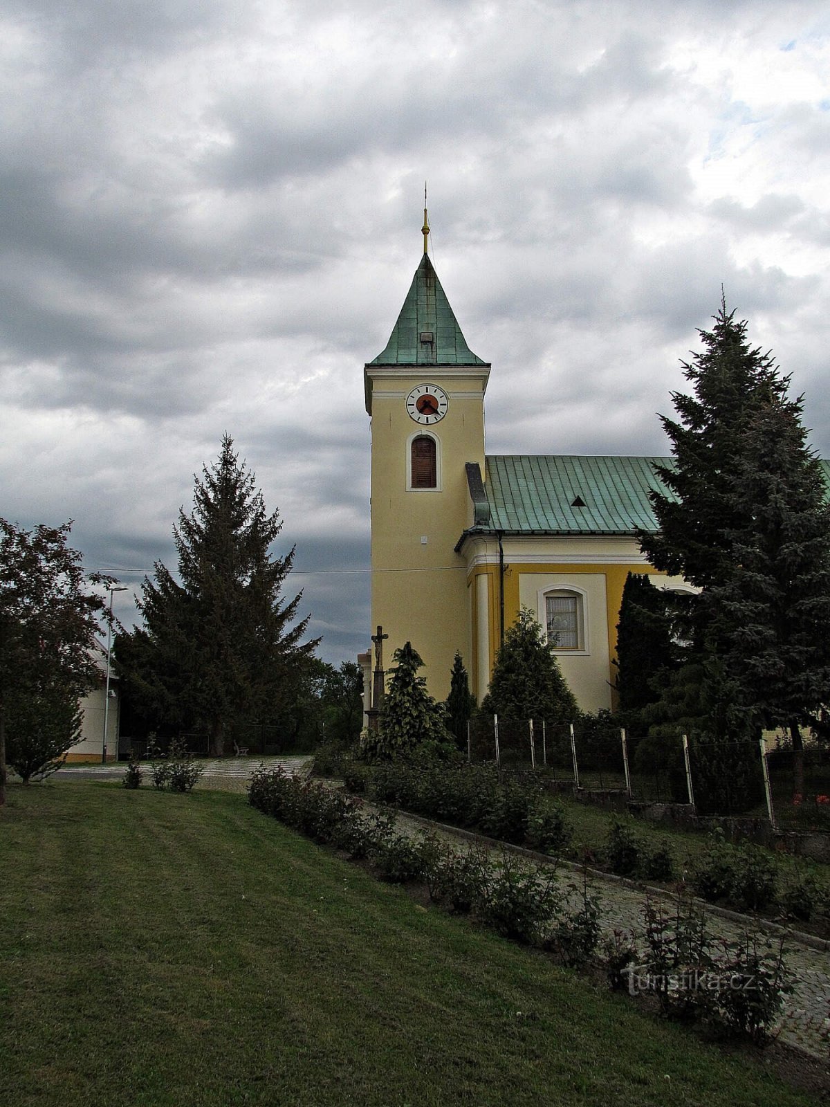 Kostelec nära Holešov - kyrkan St Peter och Paul