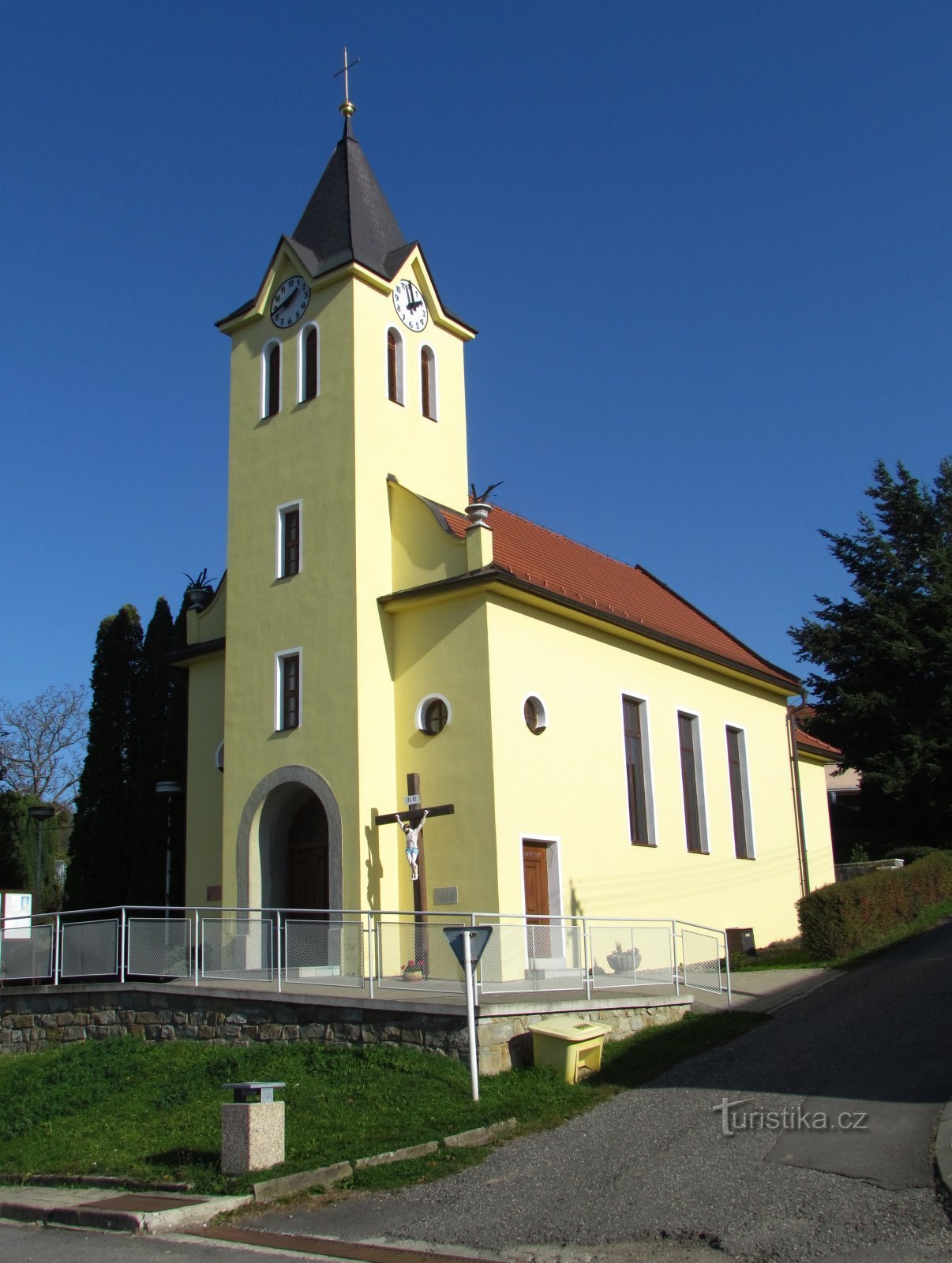 Crkva svetog Antuna Padovanskog u Komárovu