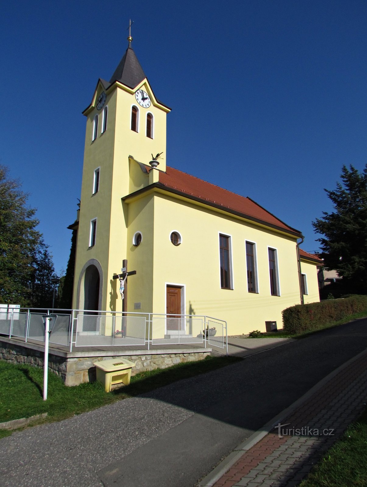 Église Saint-Antoine de Padoue à Komárov