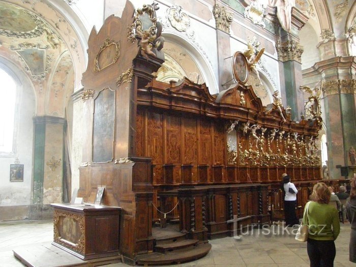 Скамейки для церковного хора