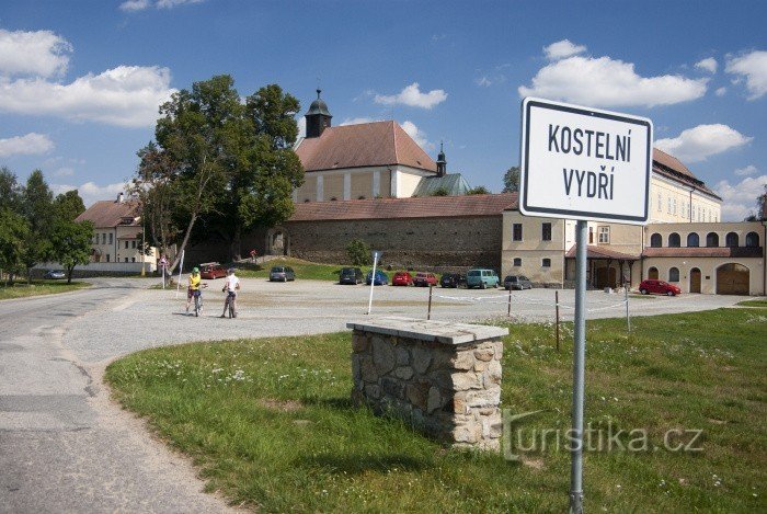 Kyrkoutter