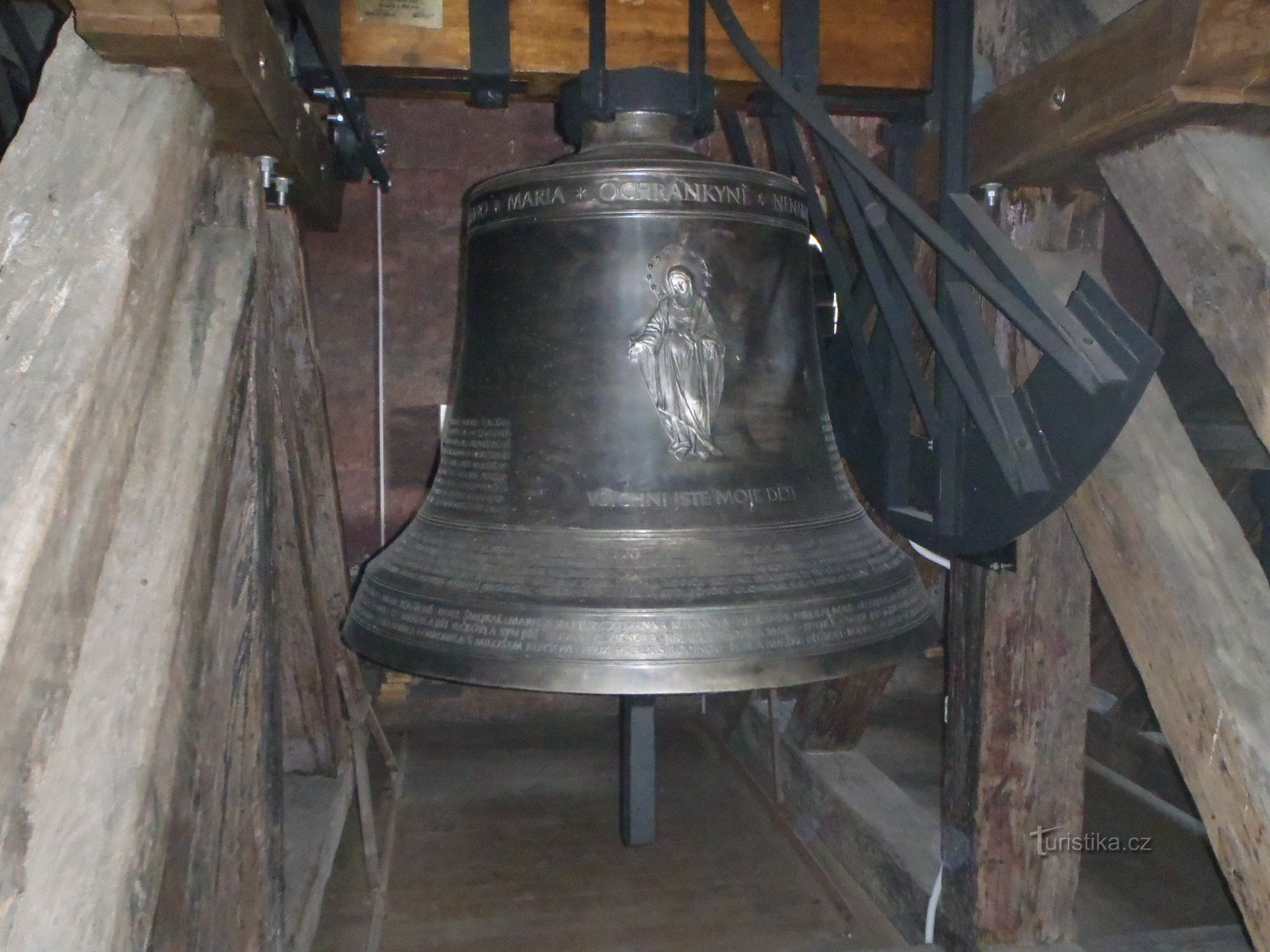 Cloche d'église sur la tour