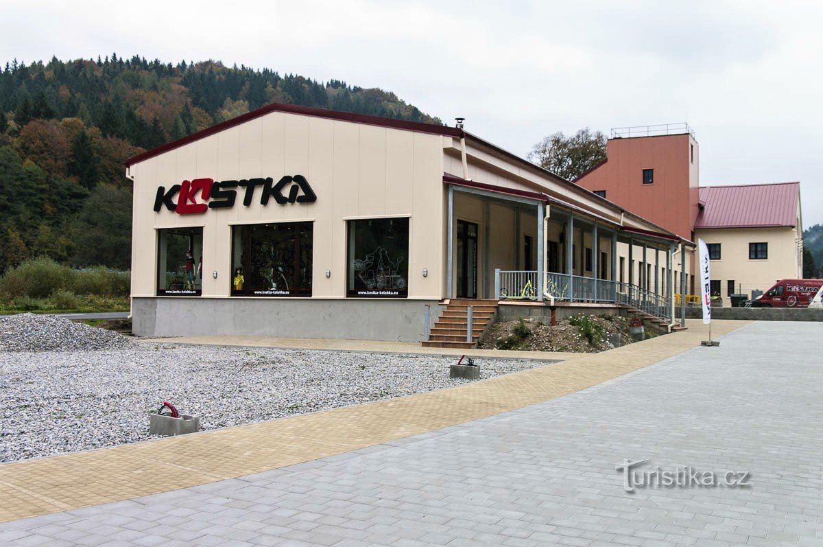 Kostka bar and shop