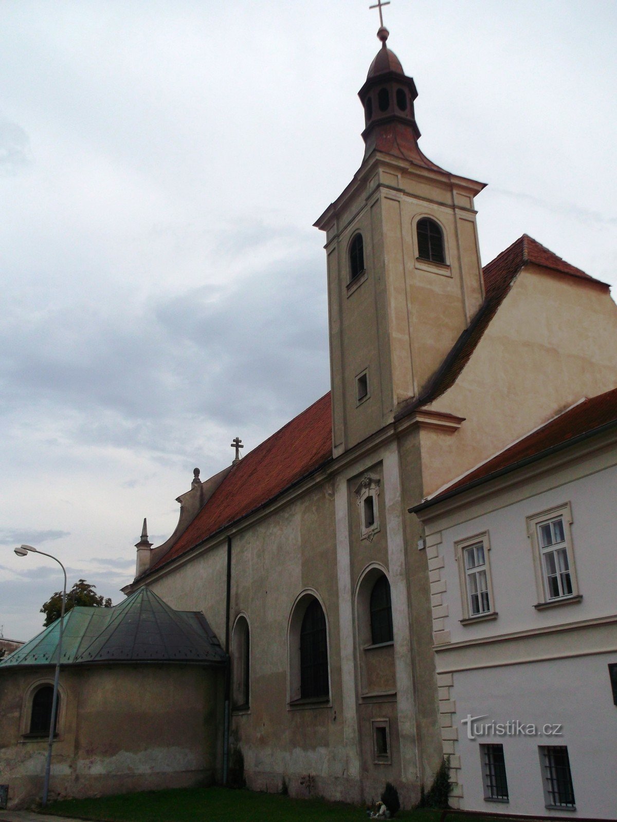 kyrka på Komenského-gatan