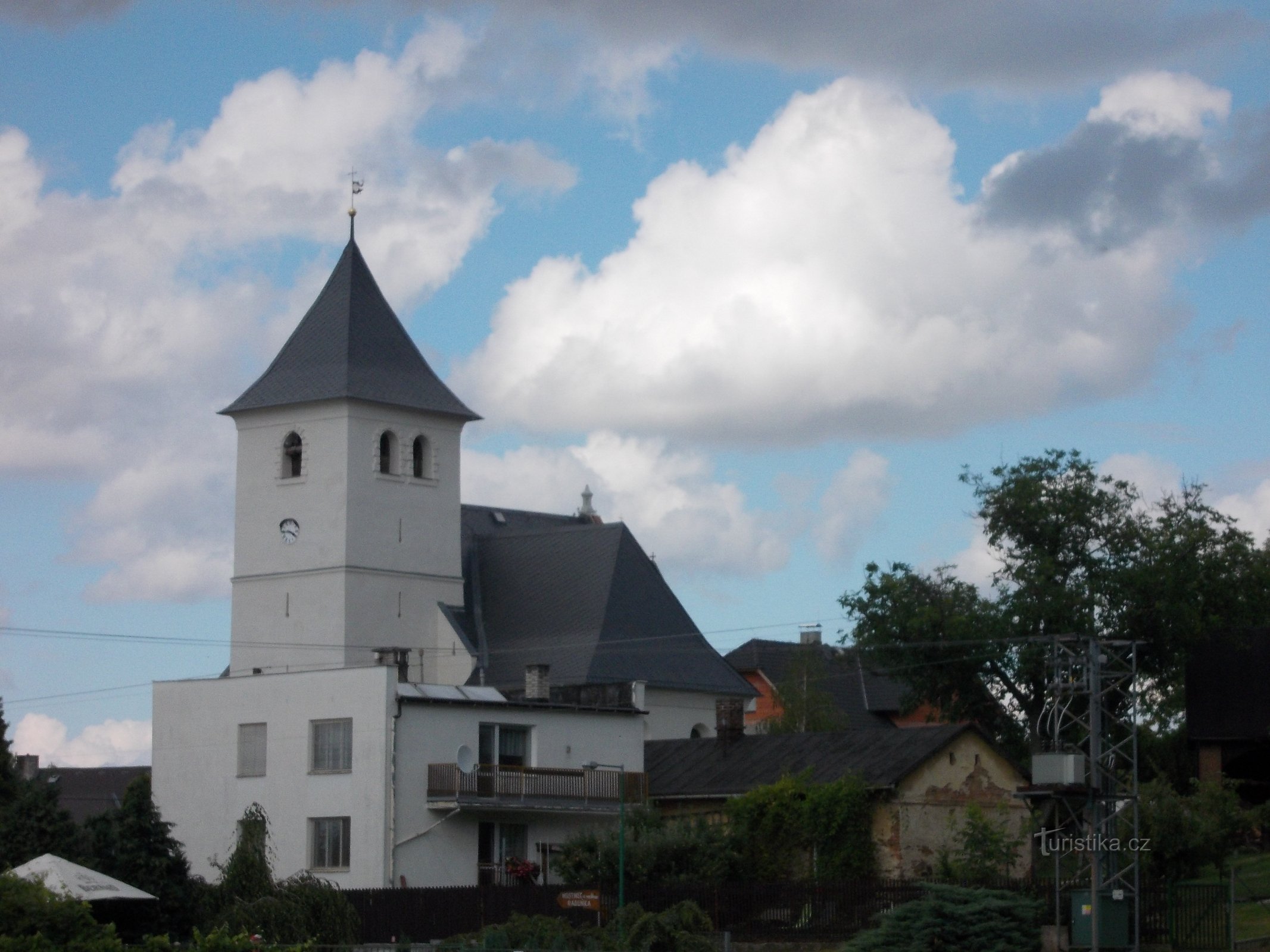 iglesia en la colina