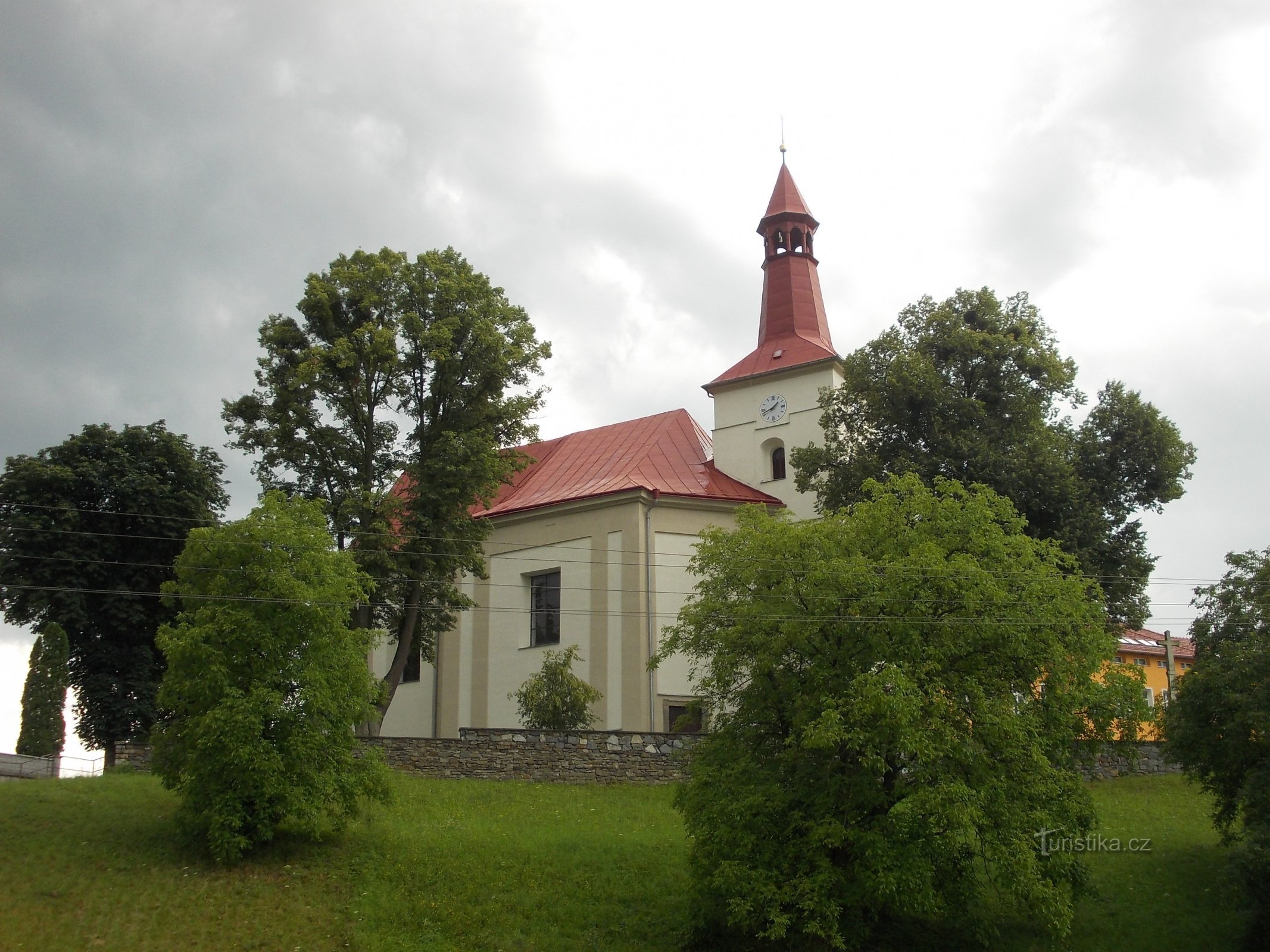 iglesia en terreno alto