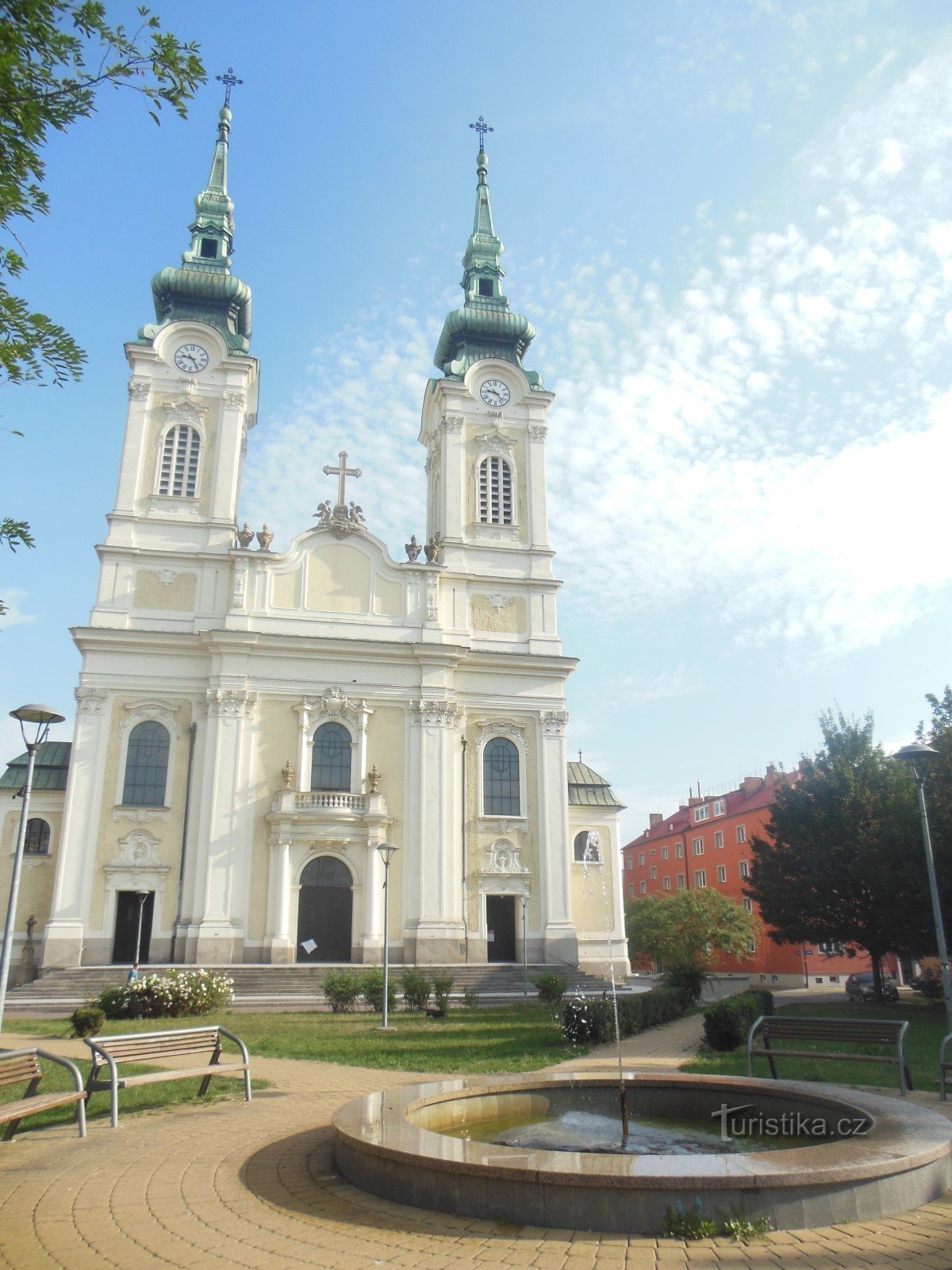 Szűzanya Királynő temploma