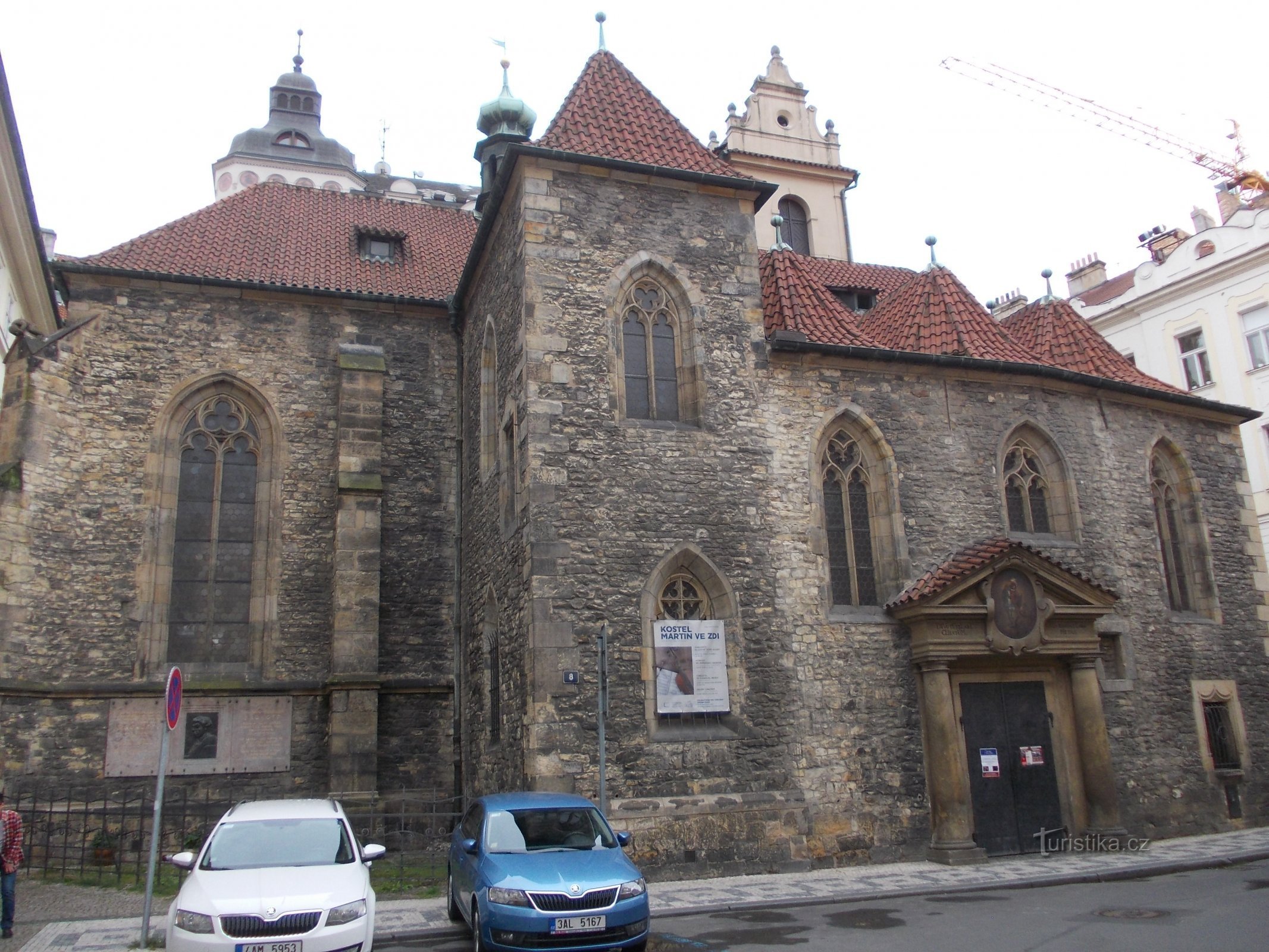 kerk van st. Martina in de muur tussen de gebouwen