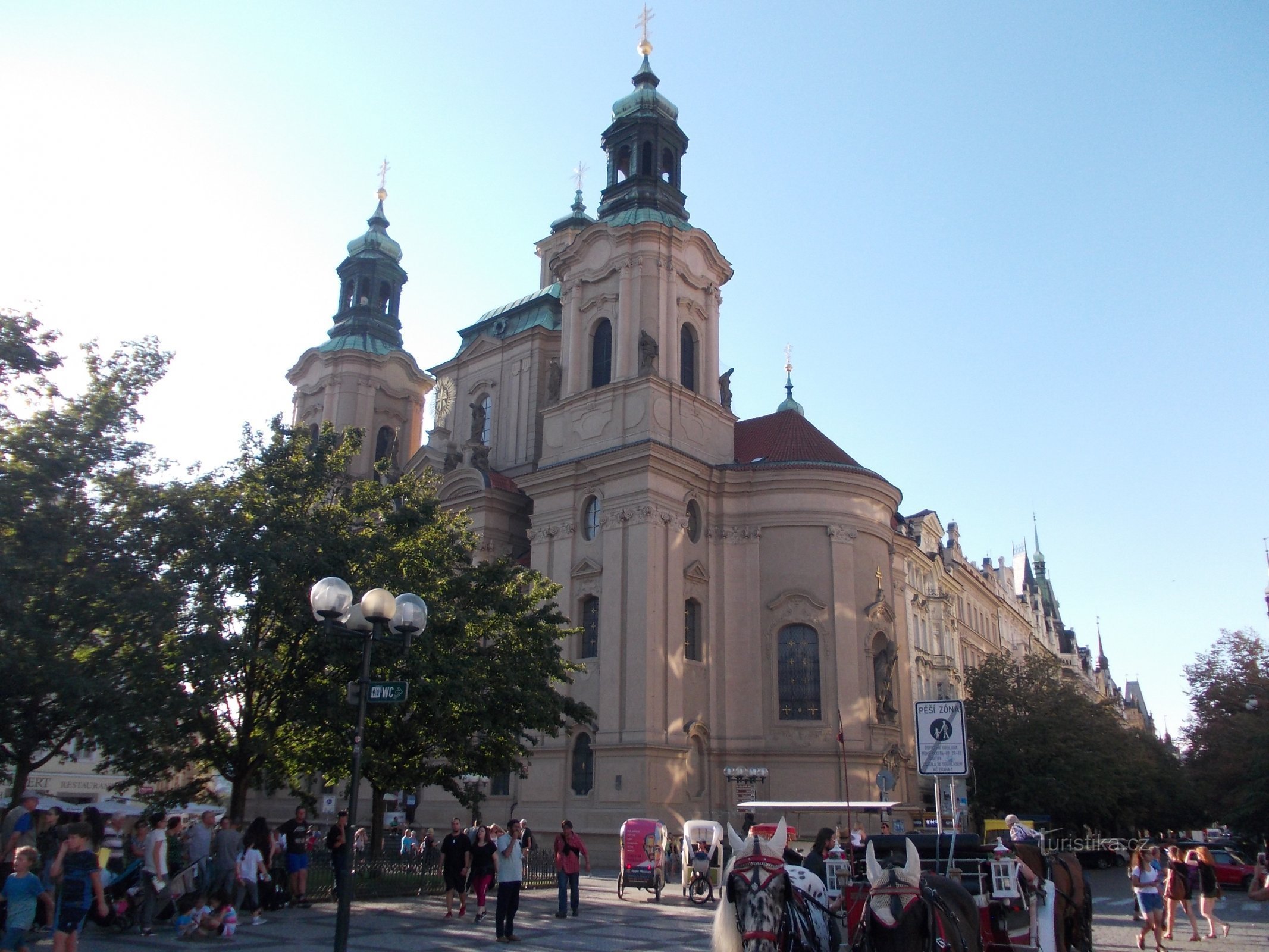 igreja de st. Nicholas na Praça da Cidade Velha