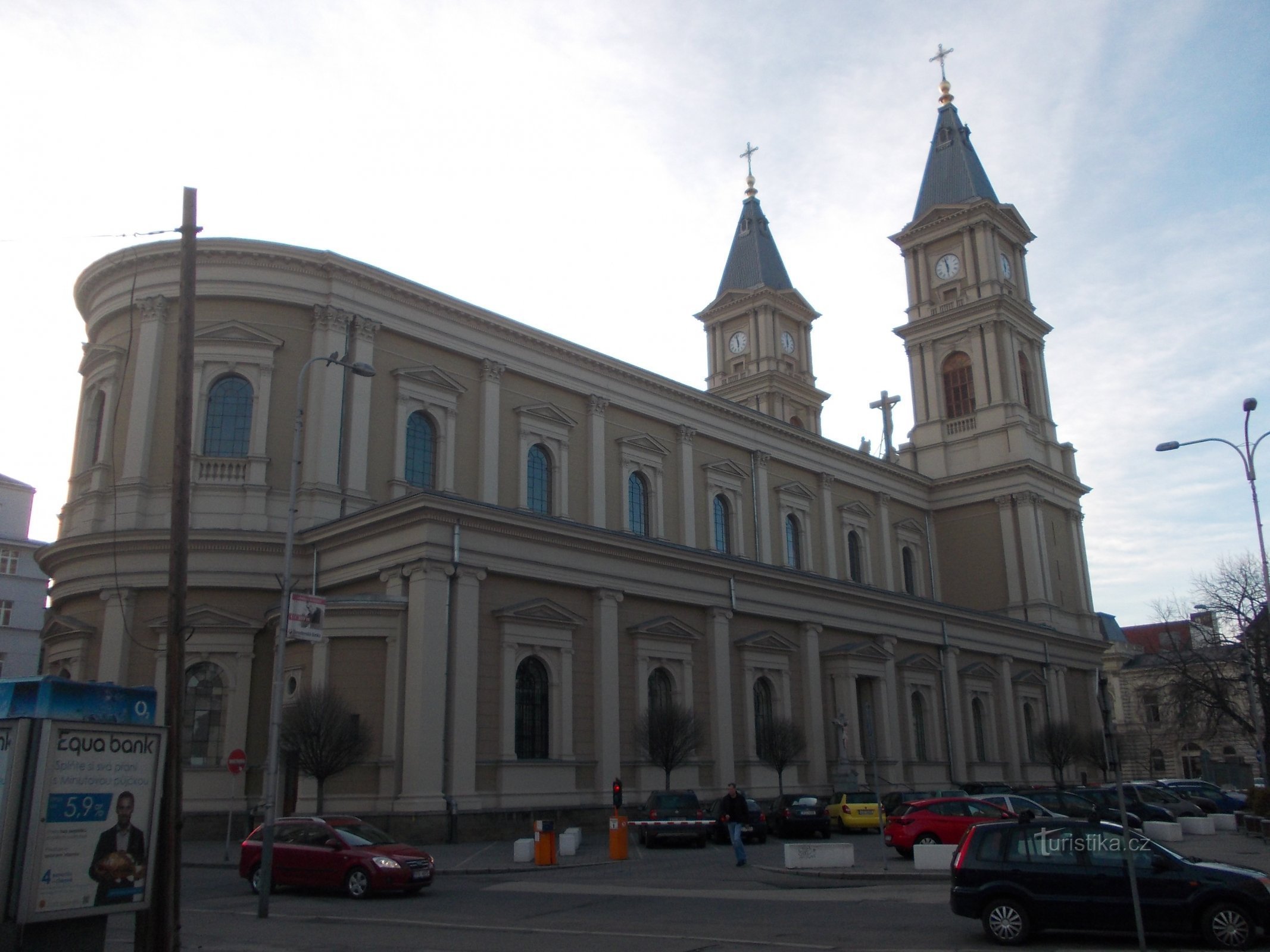 a igreja em toda a sua glória