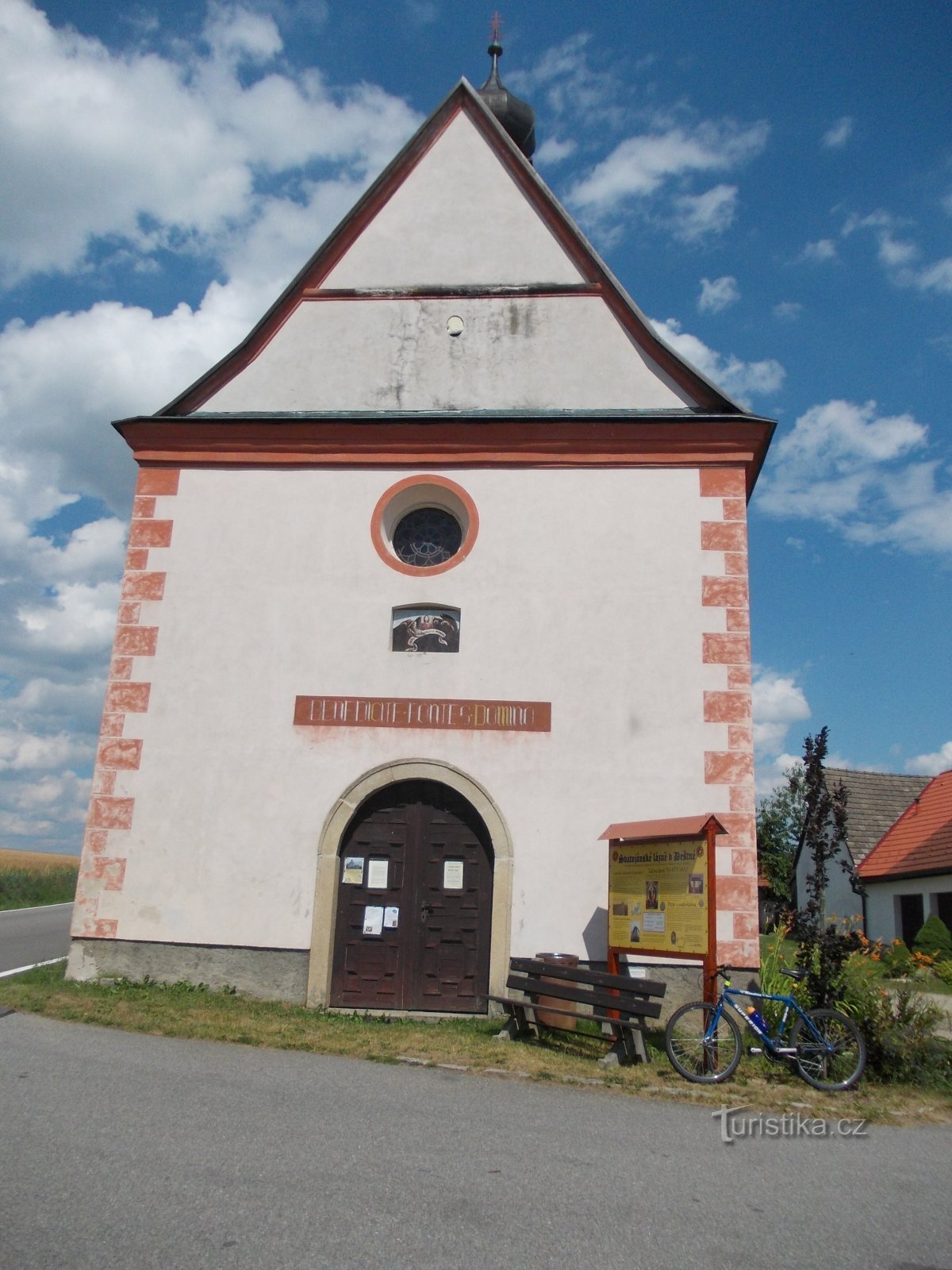 pequeña iglesia