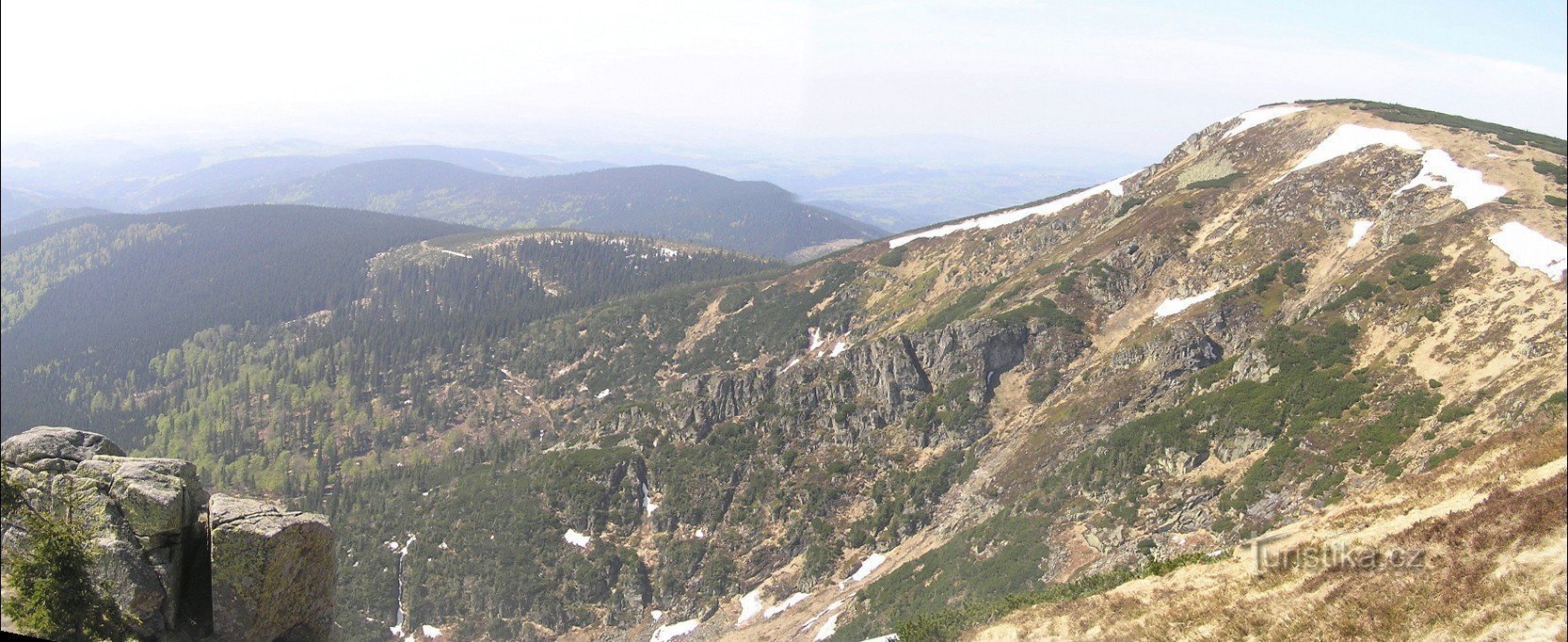 Kotlovnice - pogled s Harrachovih kamnov (maj 2009)