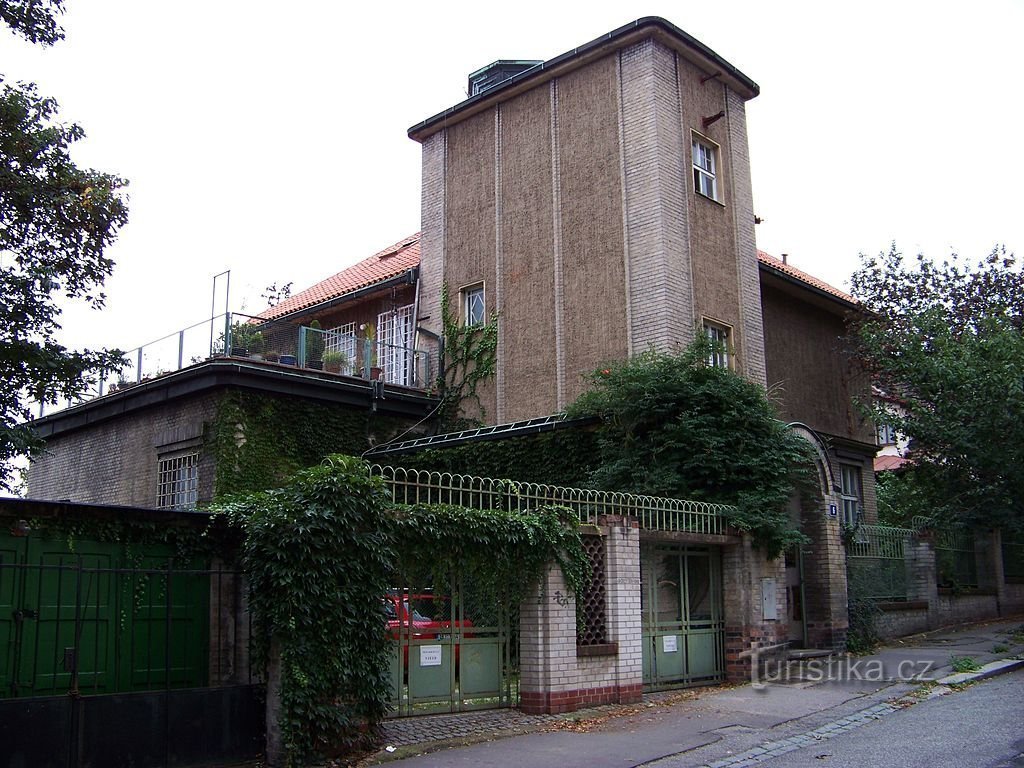 Kotěrova vila, zdroj: Wikimedia Commons