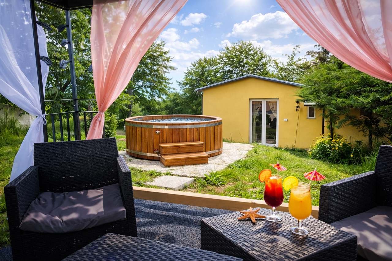 Koupací sud s tryskami, exterier ubytování