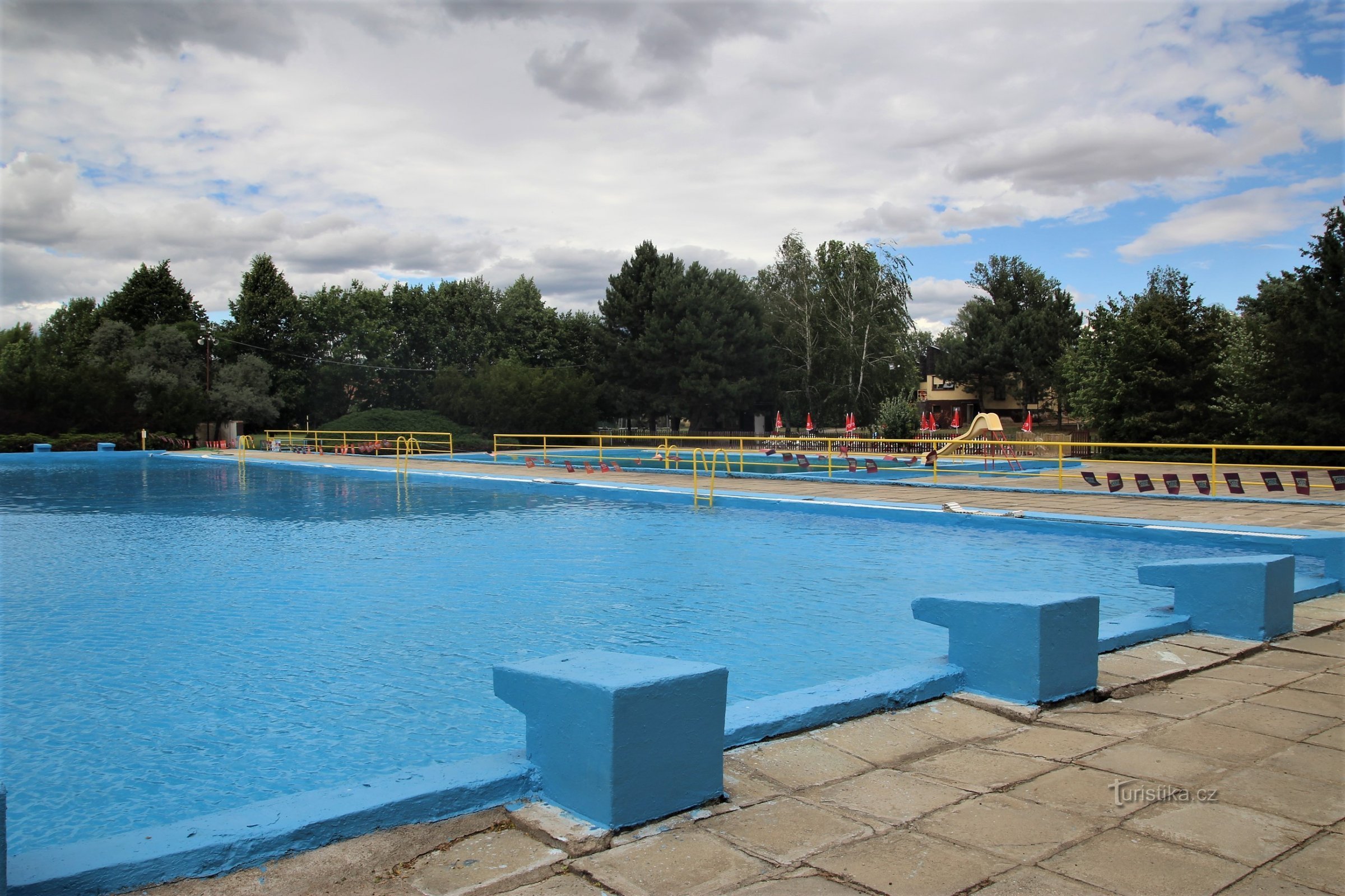 A piscina da cidade de Židlochovice antes de abrir em junho de 2017