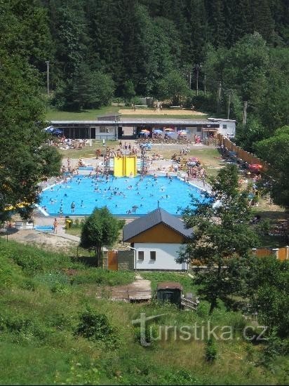 Zwembad in Rusava