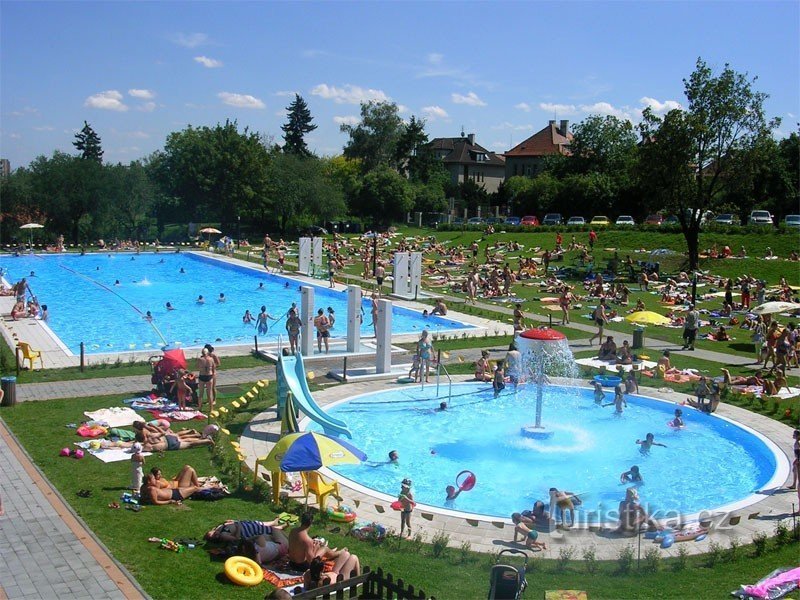 Hồ bơi Na Stírke, Kobylisy