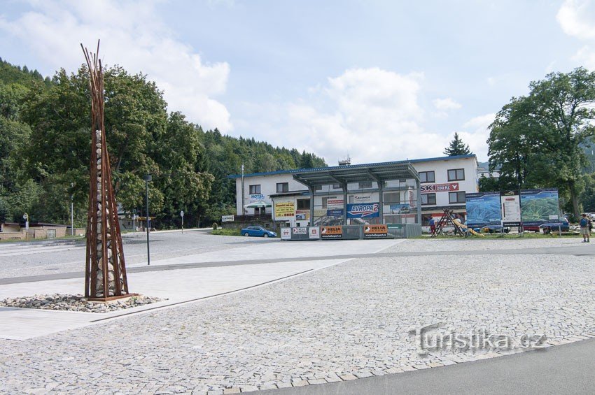 Kurven unter der Seilbahn