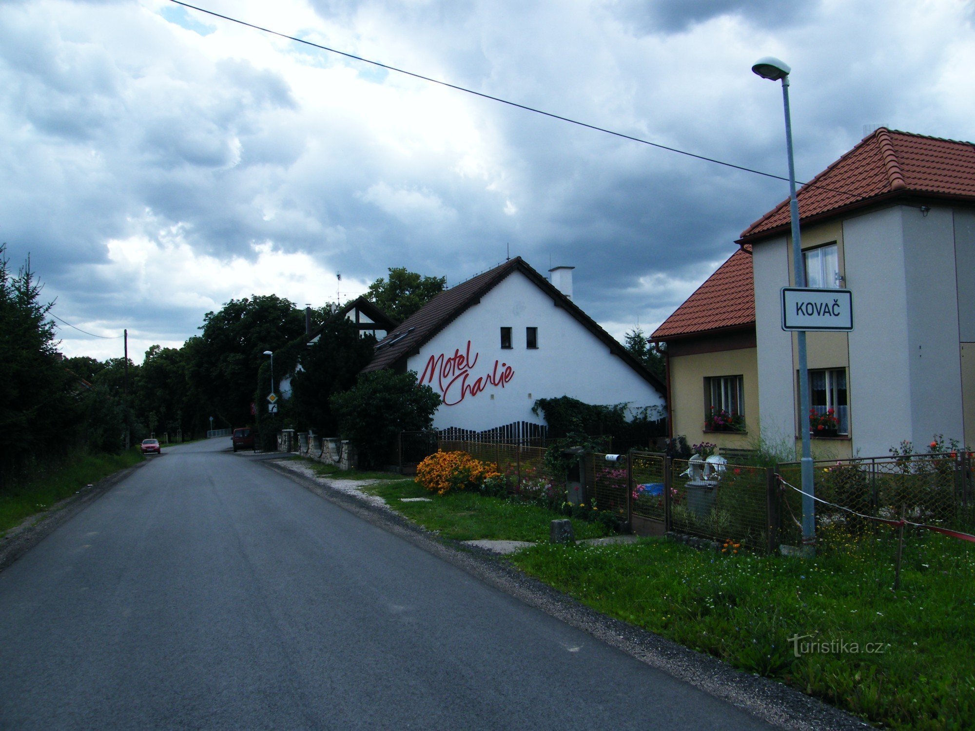 KOVAČ - MOTEL CHARLIE