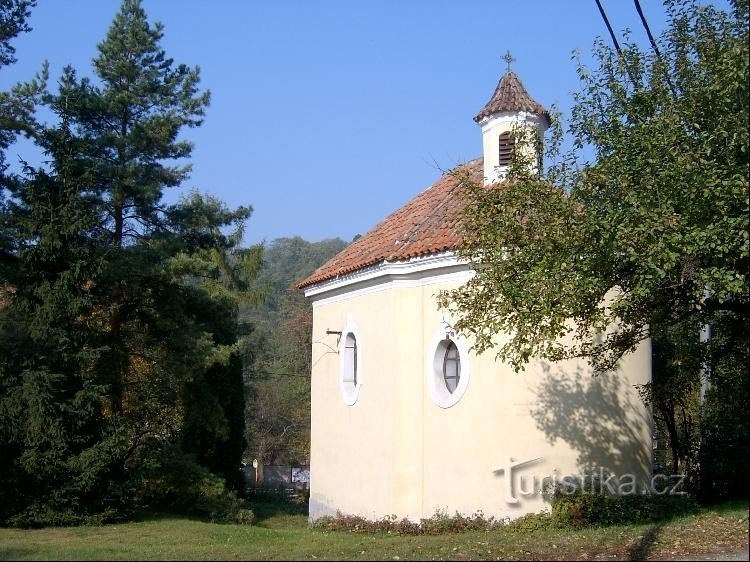 Kováry - cappella: vista della cappella da est