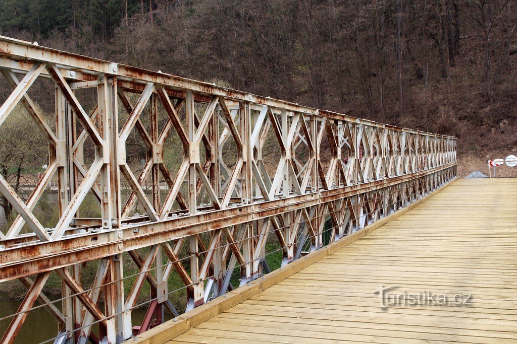 Partie métallique de la structure du pont