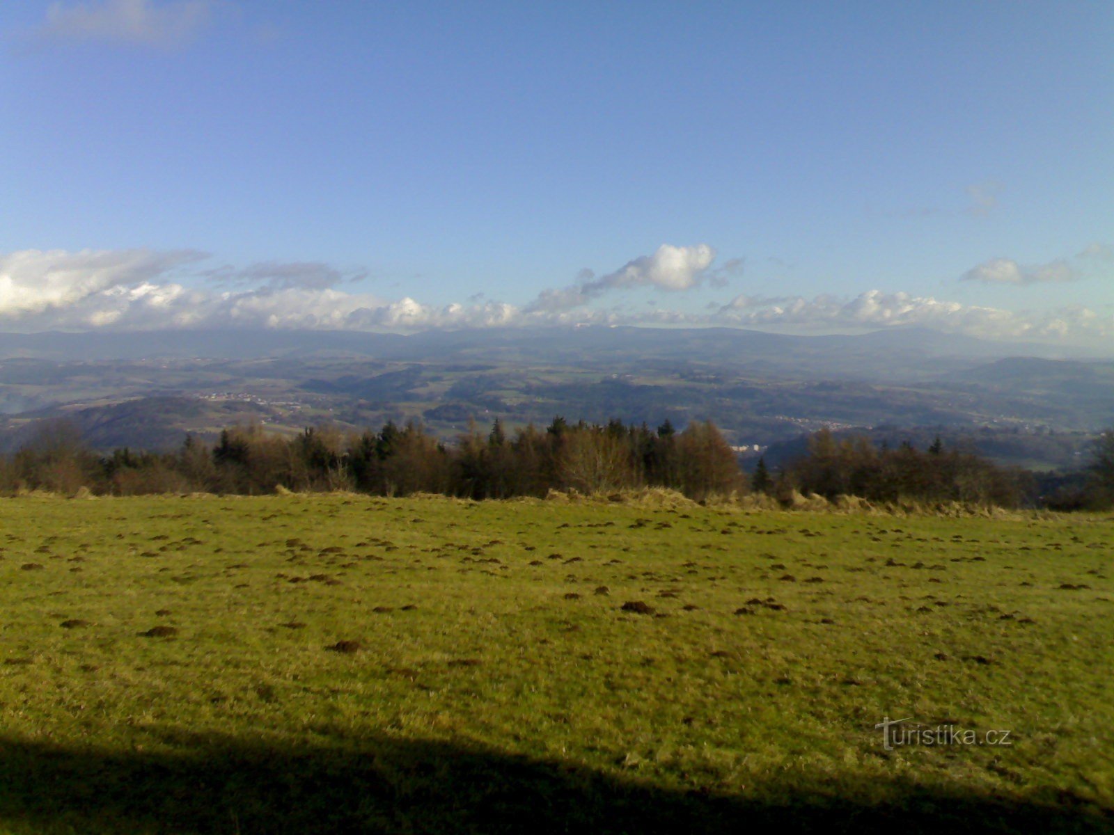 Vistas cossacas - montanhas gigantes distantes