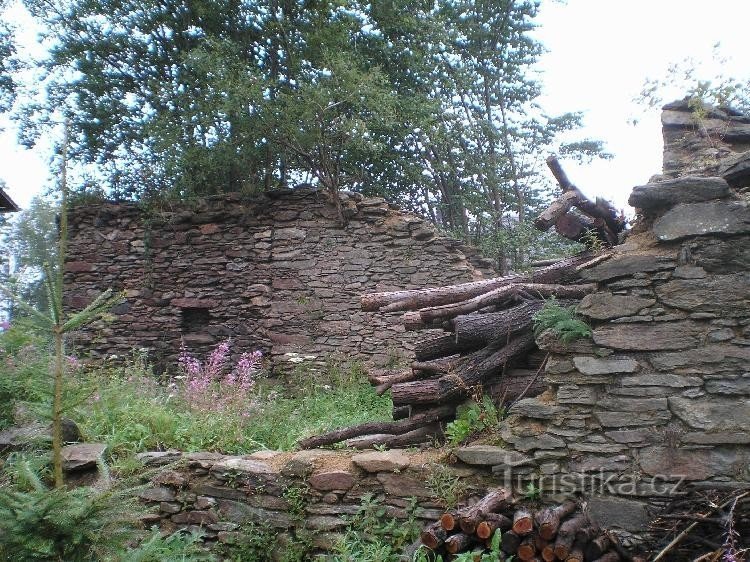 Kozí Hrbety. : Vestiges de maisons.