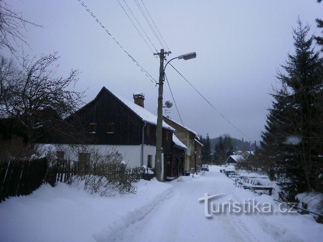 穿过 Lužické 山脉地区 Svor - Milštejn - U Jána - Nová Huť- Jedlová ŽST