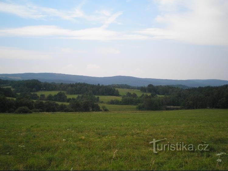 Paysage aux environs de Blatno: La crête des monts Métallifères aux environs de Blatno