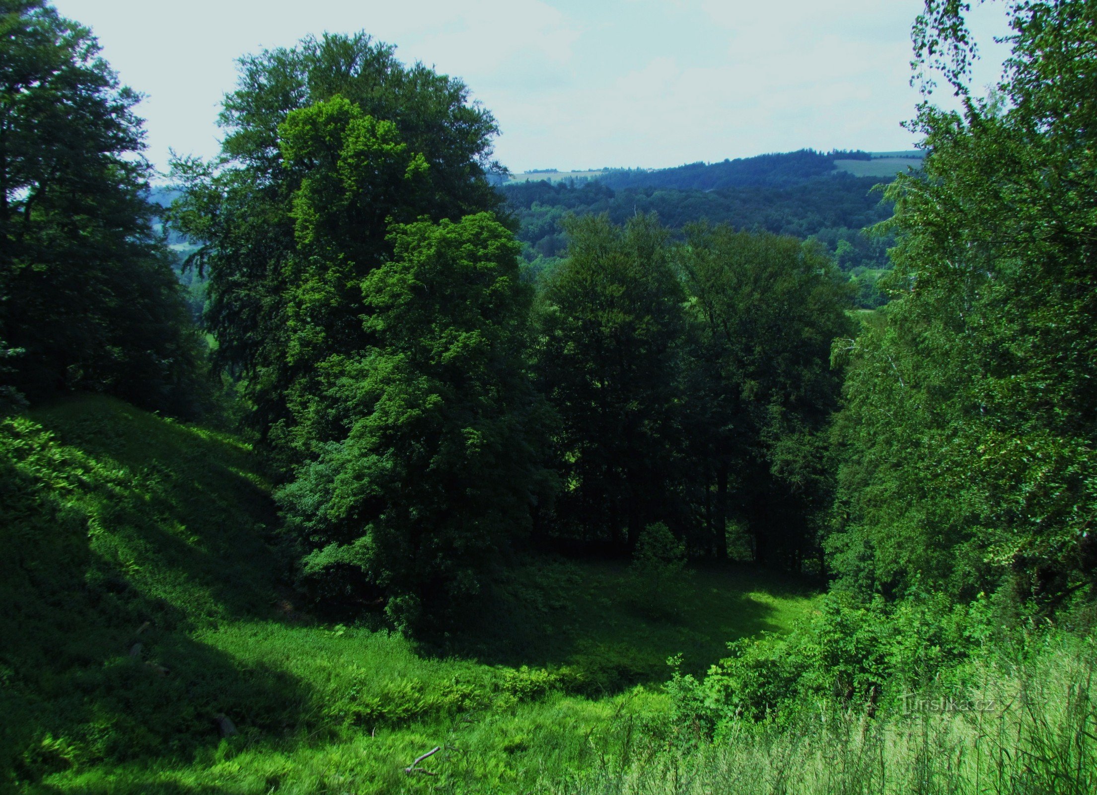 Parque do castelo da paisagem em Hradec nad Moravicí