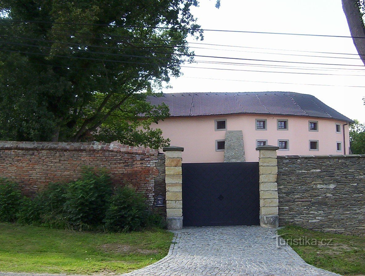 Krakovec - château de l'est - Photo : Ulrych Mir.