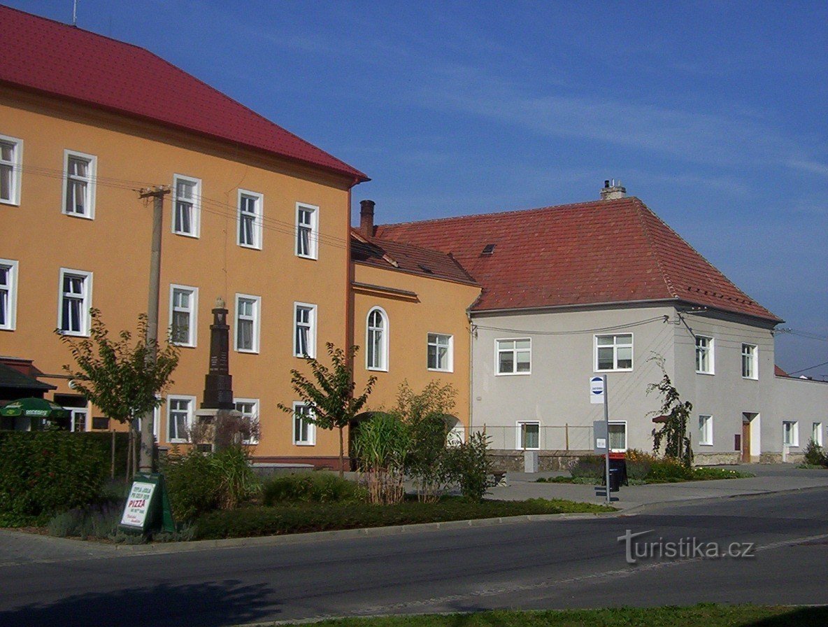 Kralice na Hané-ehemalige Burg-Hauptfassade-Foto: Ulrych Mir.