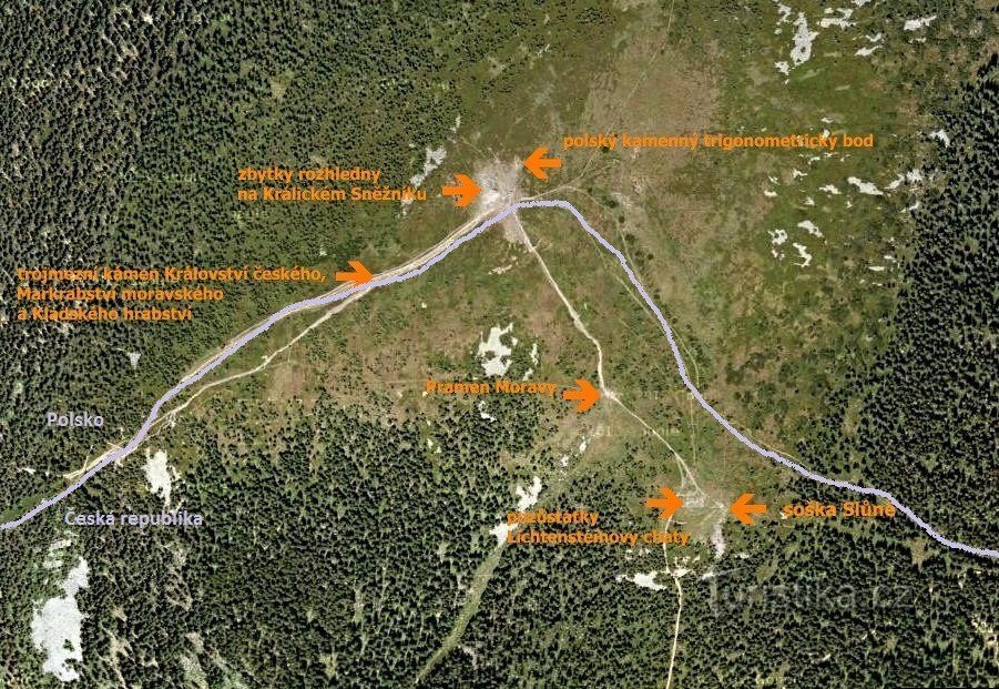 Králický Sněžník: zdjęcie satelitarne szczytu z opisem