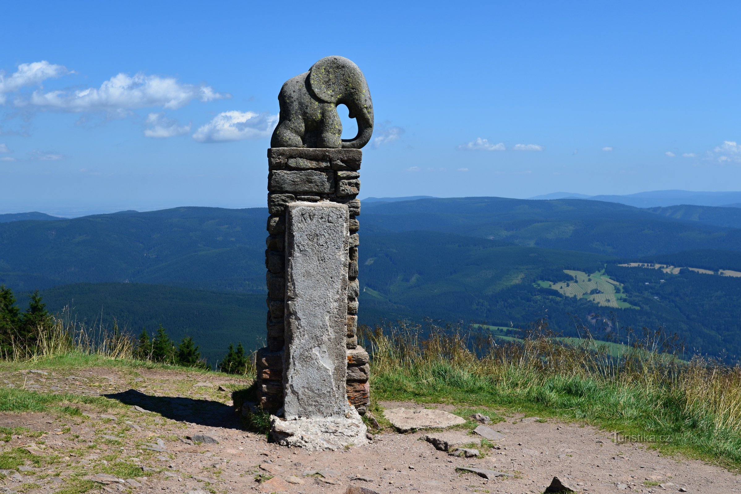 Králický Sněžník : statuette d'un bébé éléphant