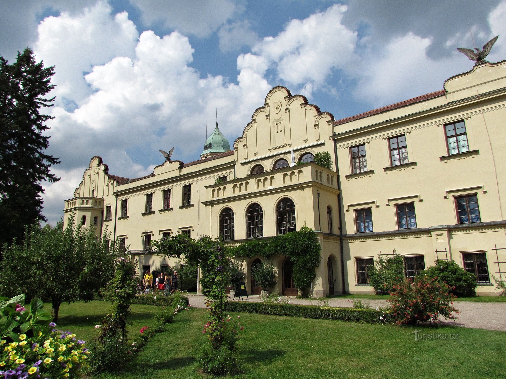 兔子 2014 - 2. 参观 Častolovice 城堡和 Letohrad 镇