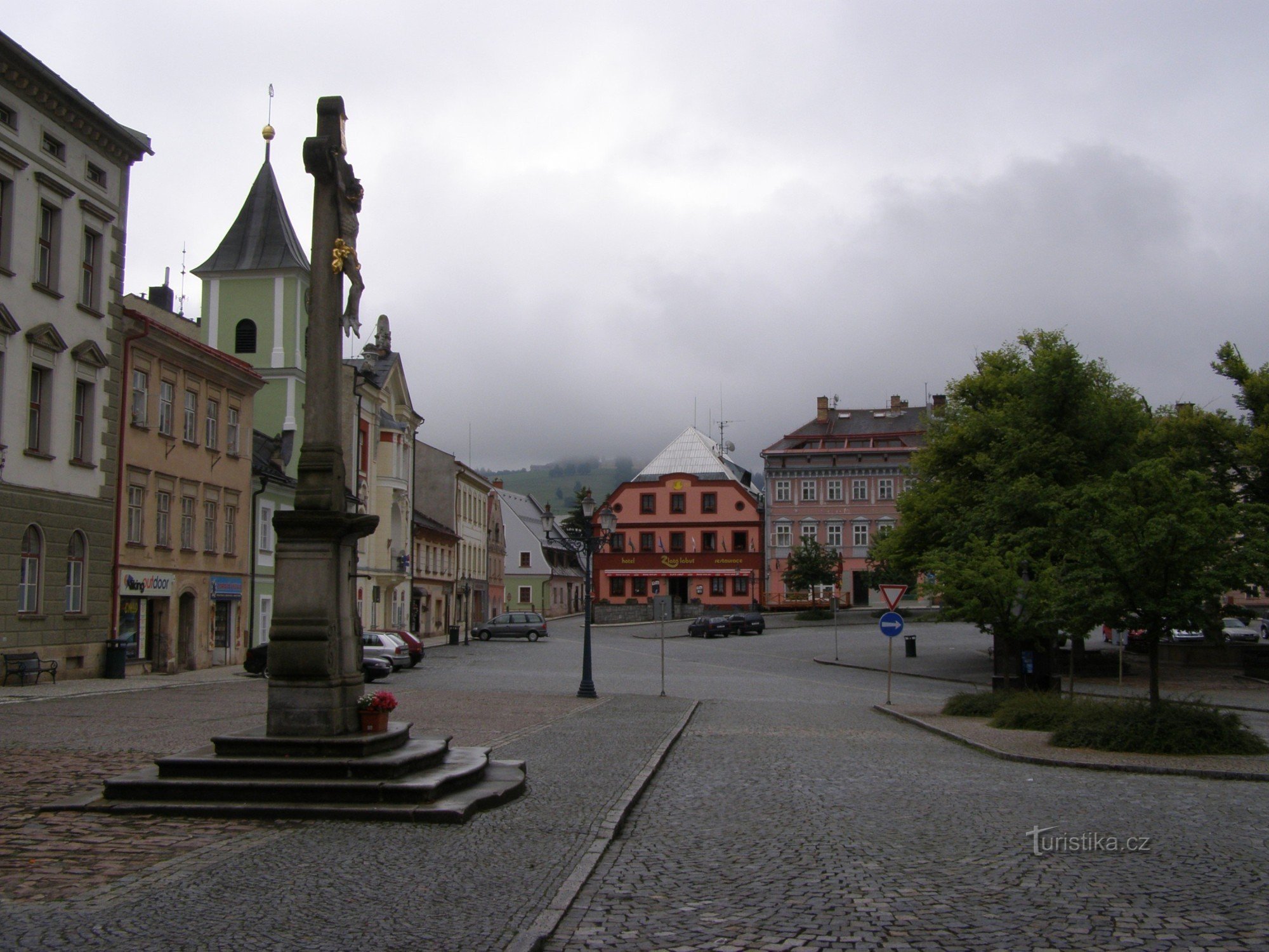 Králíky - Stort torg, stenkors