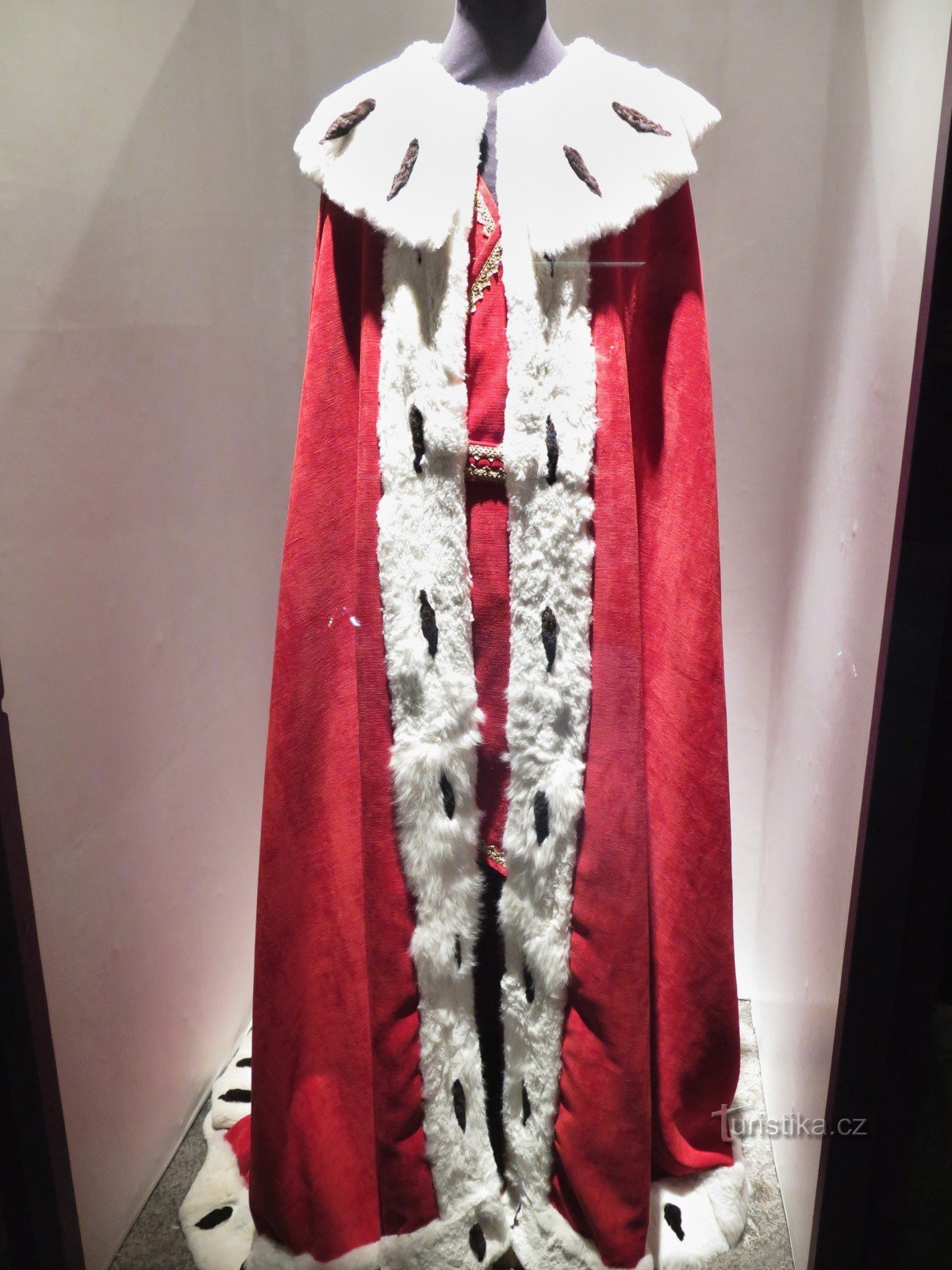 royal coronation cloak